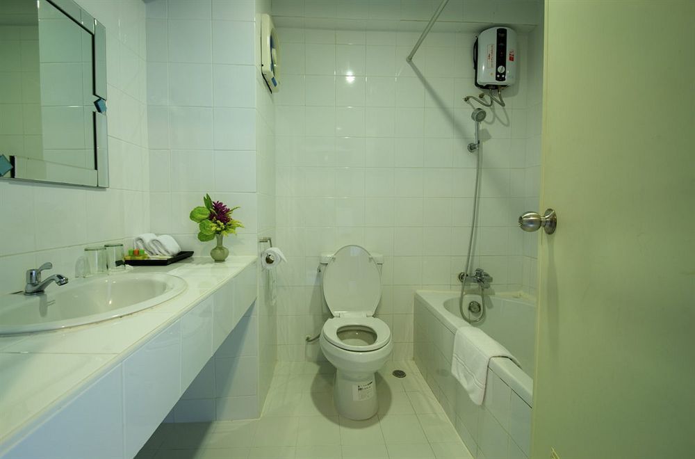 Vista Hotel Chiang Mai - Sha Extra Plus Exterior photo